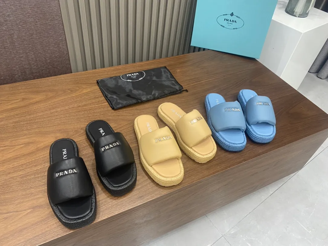 👟👟Ex-factory price 500👟👟 PRADA 2024 [Fireworks] [Fireworks] Popular straw woven series, a must-have slipper for lazy people, it looks so good on the feet. I love this hand-woven one. The upper is mixed sheepskin, and the outsole is made of imported raffia bag, ultra-light TPU, code number 5-41,